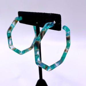 Green tortoiseshell hoop earrings